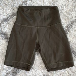 Lululemon Wunder Train High-Rise Short 4"